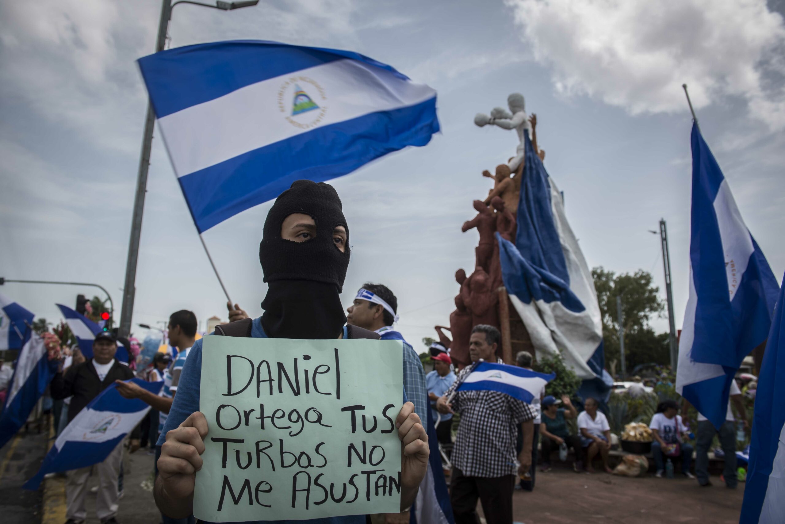 Managua, Nicaragua. 30/06/2018. Millares de nicaraguenses participaron de la marcha de las Flores que fue empañada por ataque de paramilitares en el sector de la iglesia Hossana provocando varios heridos y un muerto. Oscar Navarrete